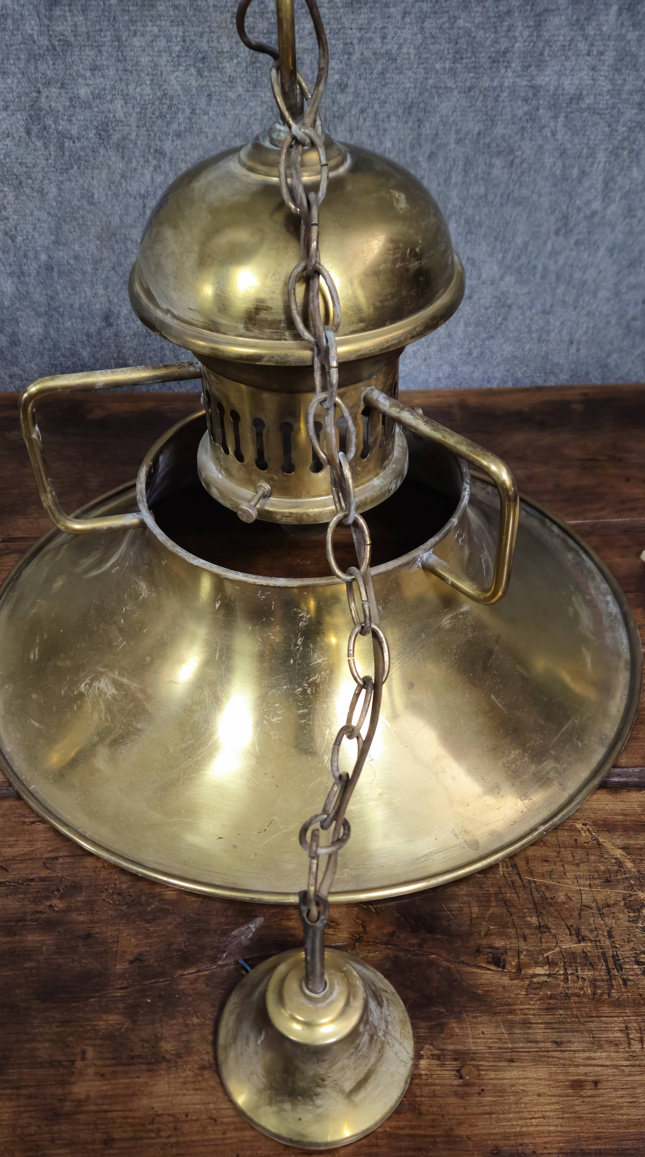 Pair of antique marine suspensions in gilded brass.