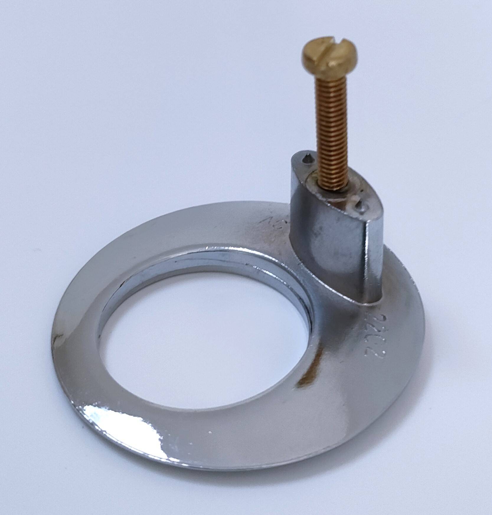 Lot de 18 boutons de meuble métal chromé design années 70