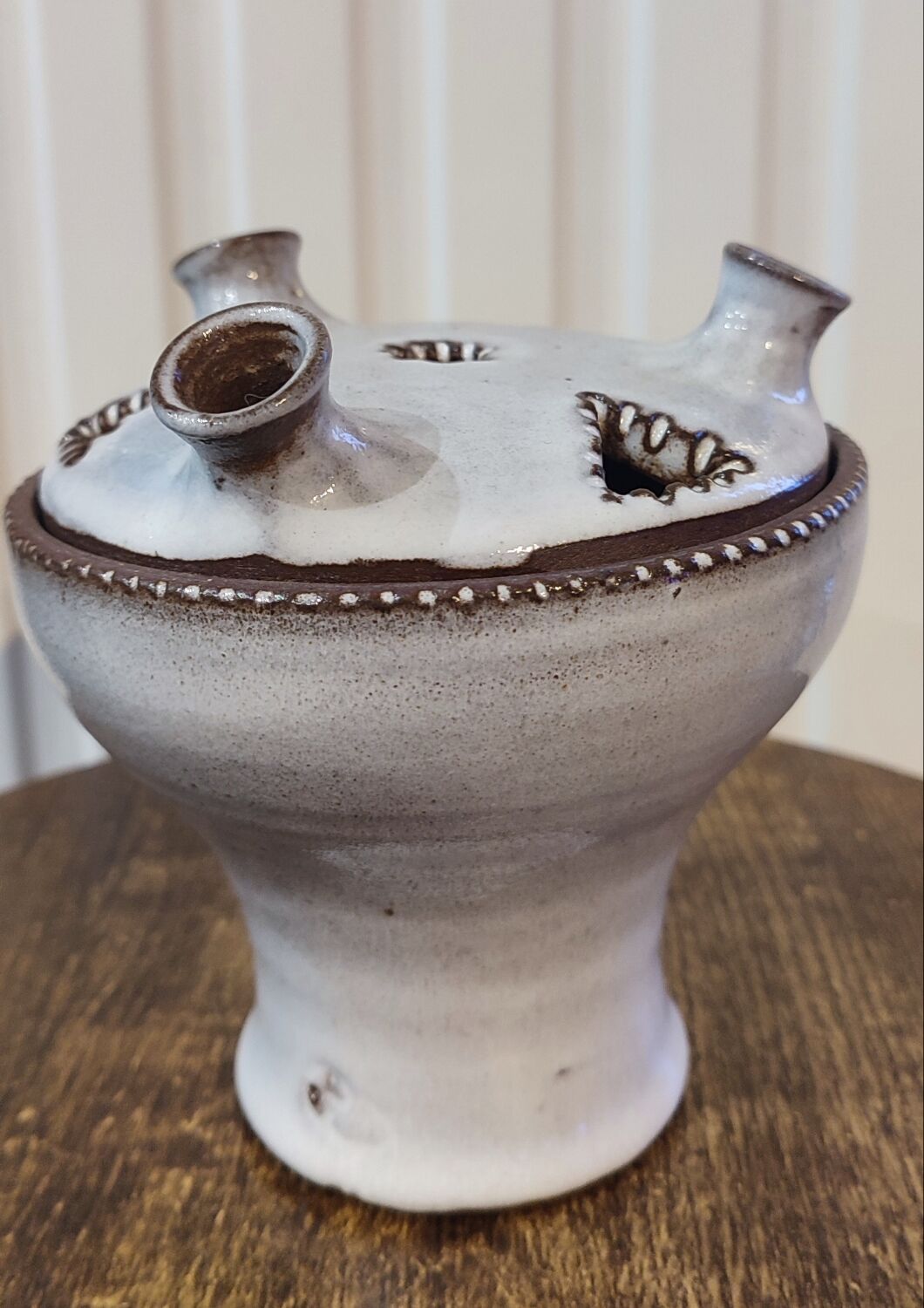 Pique-fleurs signé La Hulotte de Jeanne & Norbert Pierlot.