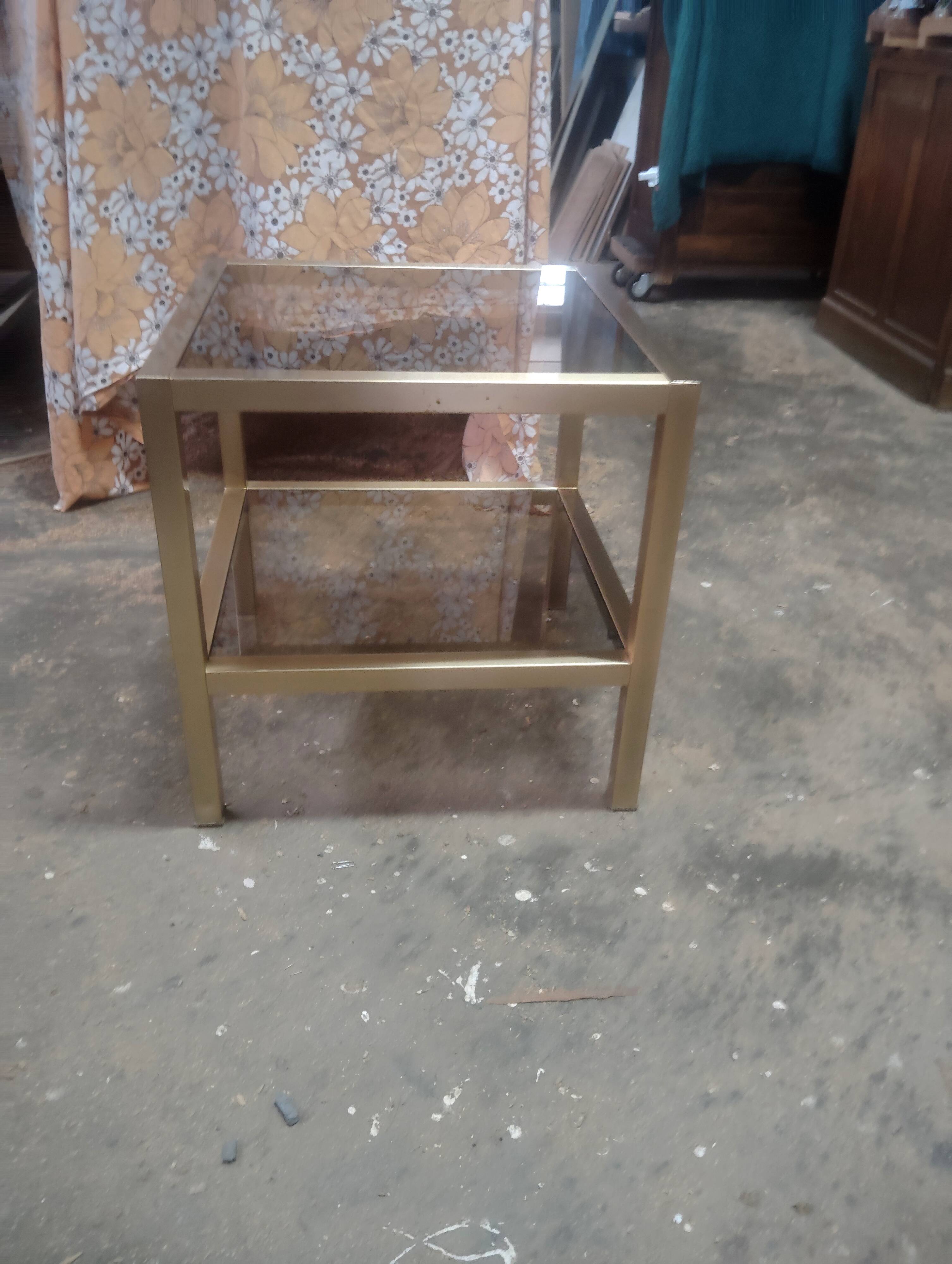 Table d'appoint metal doré et verre fumé