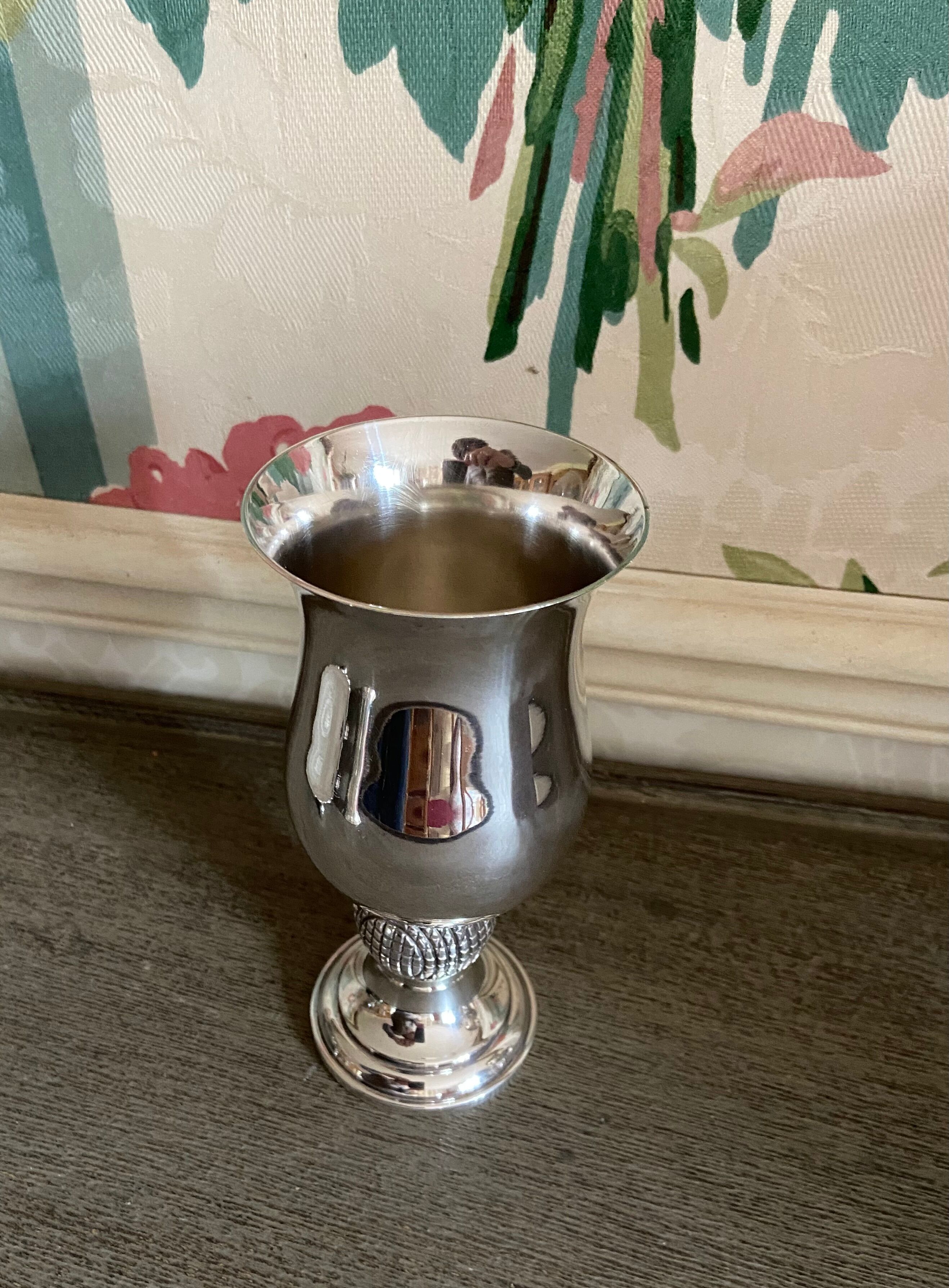 Curved vase silver metal decor "golf ball"