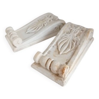 Set of 2 decorative plaster ornaments