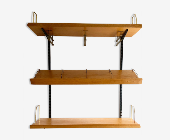 Étagères vintage du milieu du 20ème siècle en chêne et laiton design