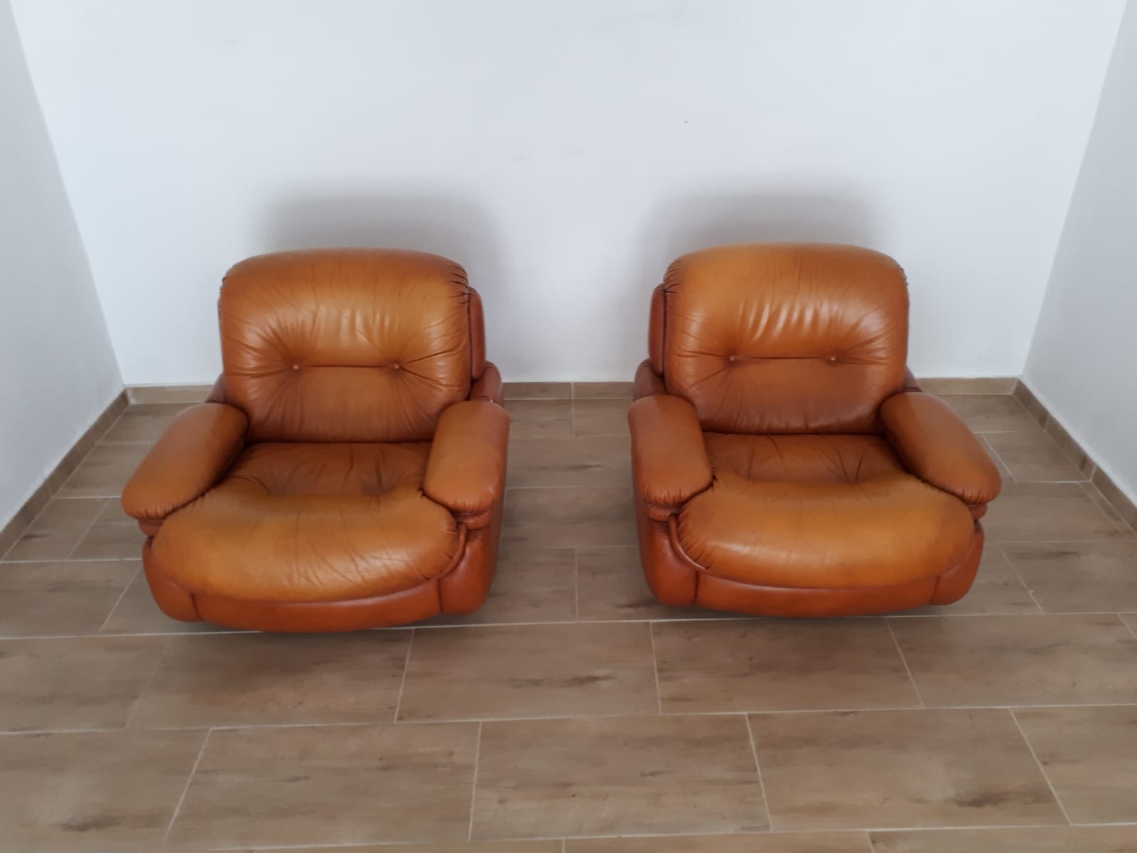 Pair of armchairs, Italy, 70