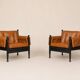 Paire de fauteuils lounge « safari » en cuir cognac et hêtre noir — c. 1970