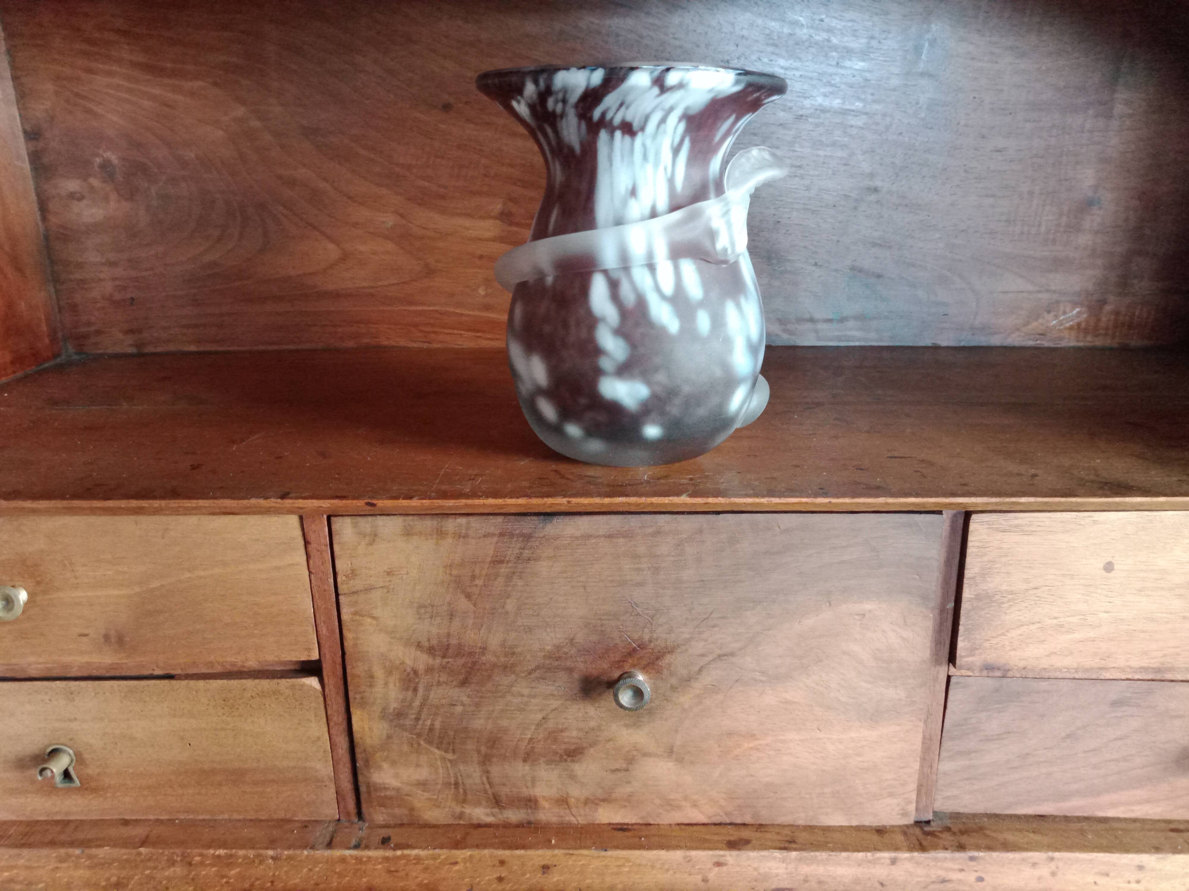 LAMARTINE - White speckled glass, colorless scroll chocolate