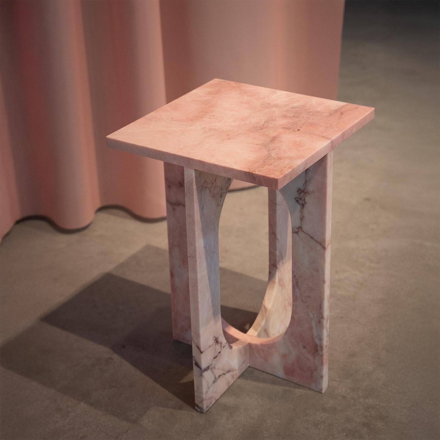 Table d'appoint en marbre rose "BOND"