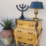 Commode galbée style Louis XV en marqueterie en loupe d'orme et bronze
