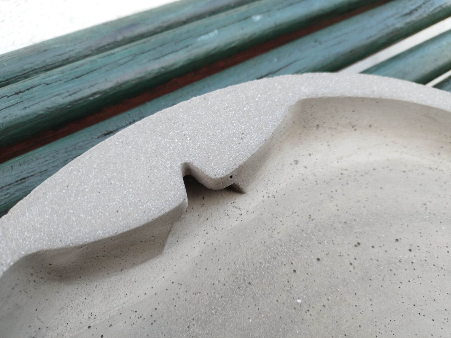 Round cement pendulum