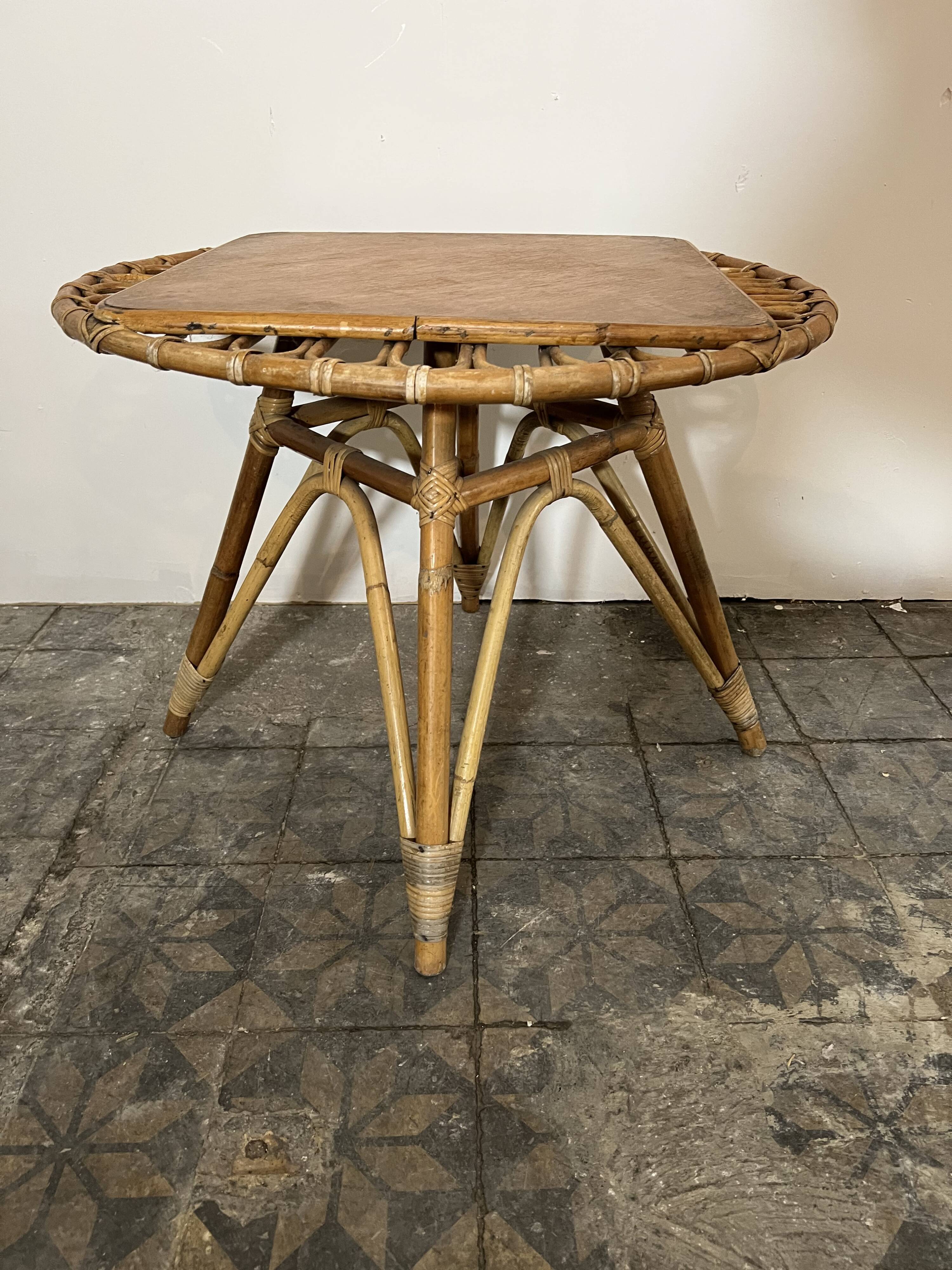 Table basse en rotin vintage