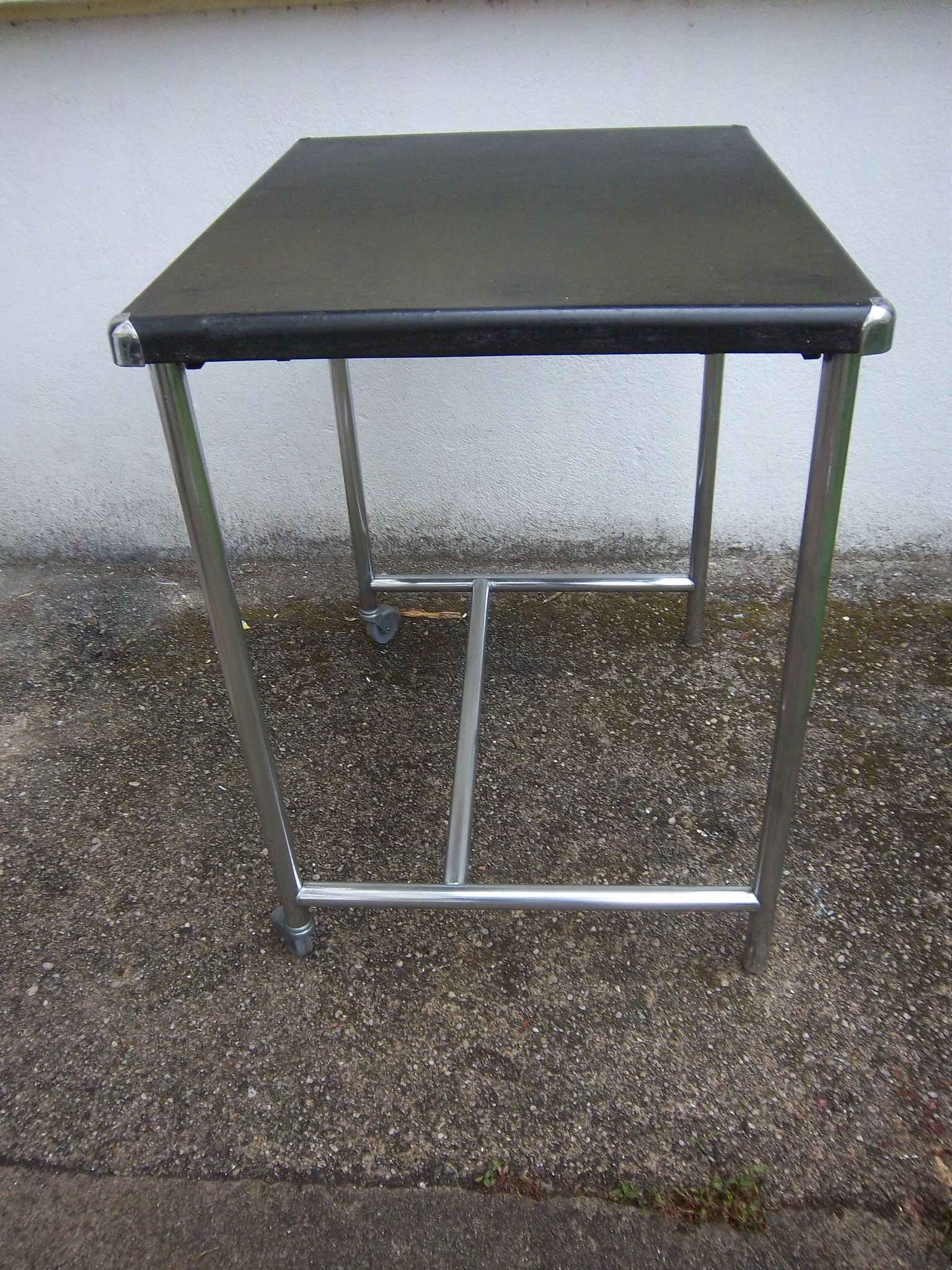 Serving top faux leather 2-wheeled