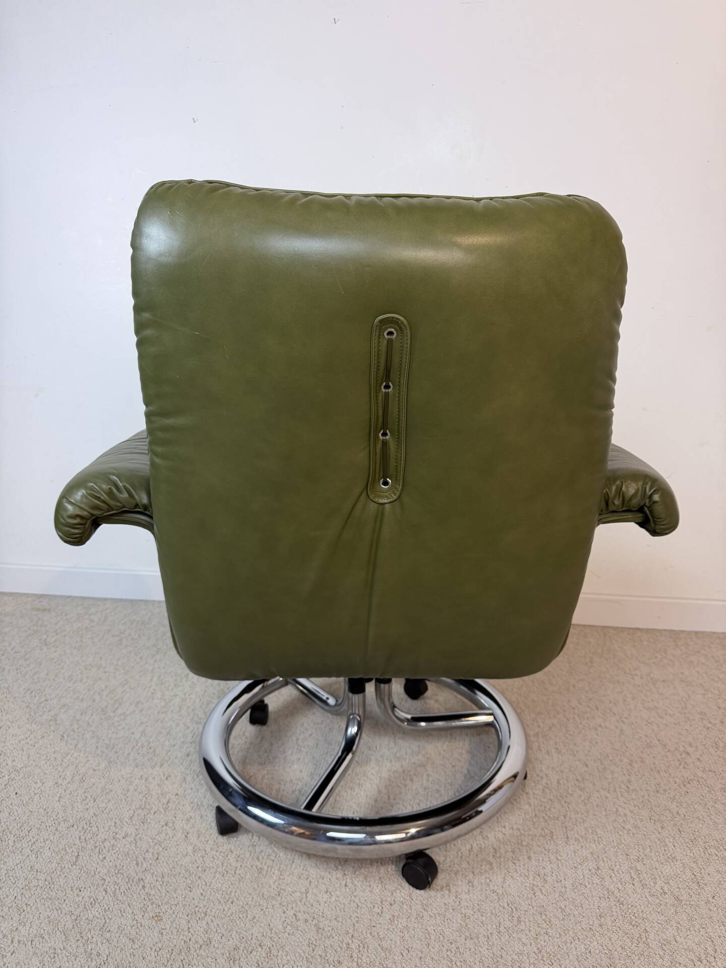 Italian executive armchair attributed to Guido Faleschini for i4 Mari.