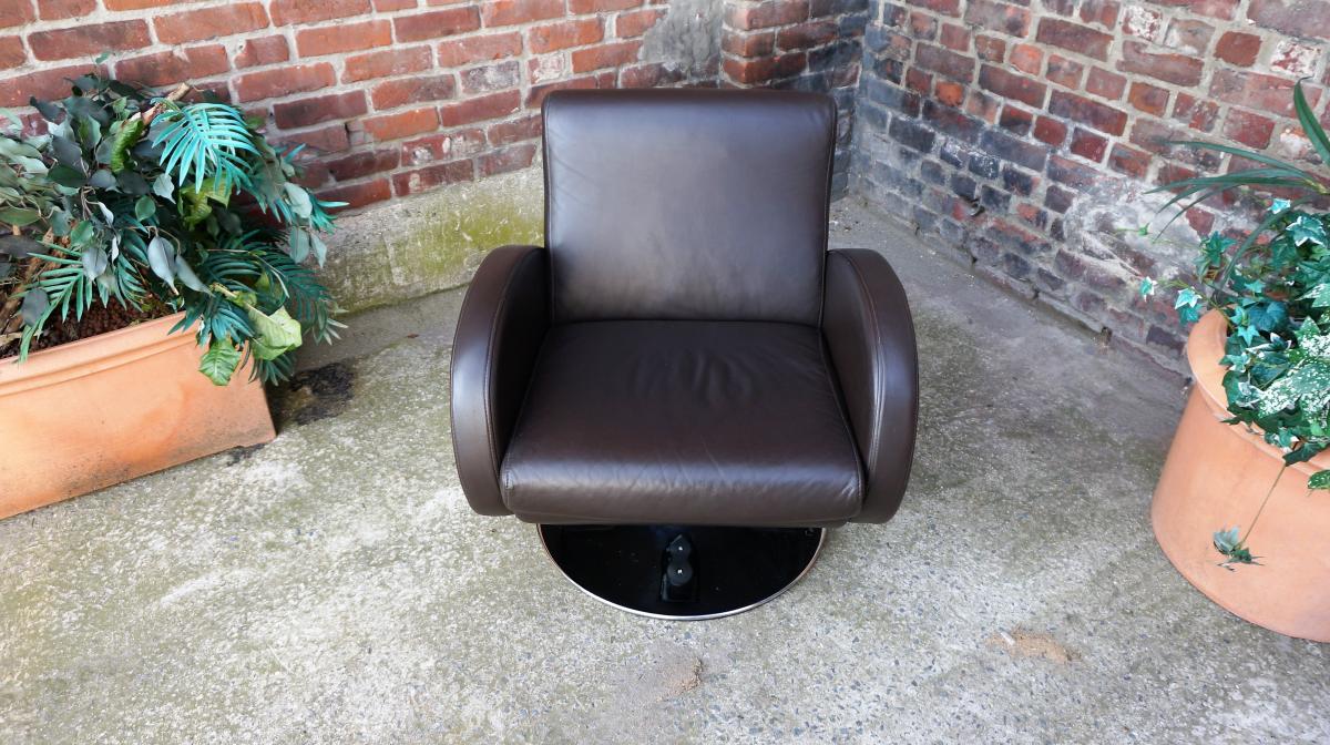 Chocolate leather design chair