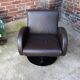 Fauteuil design en cuir chocolat