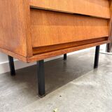 Commode moderniste tiroirs inclinés