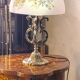Lampe bronze  peinture sur abat jour signée verre 47x28