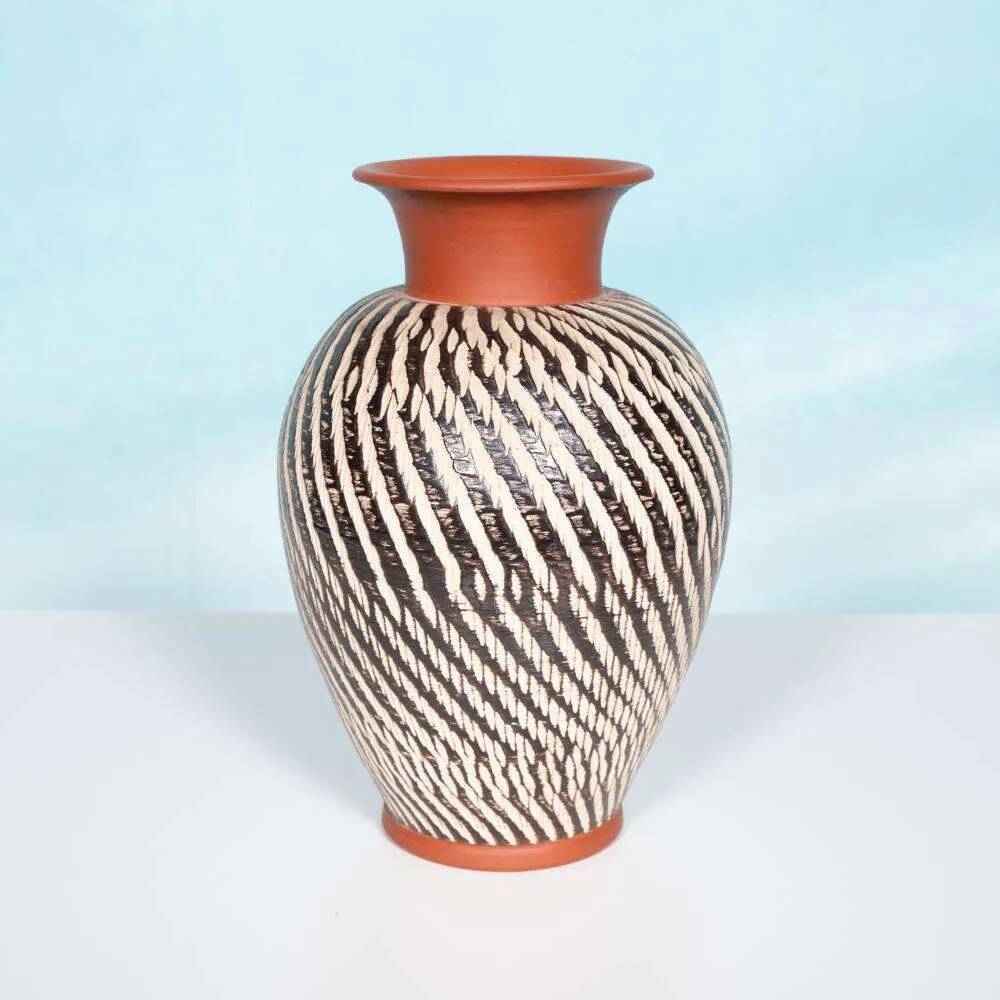 Vintage minimalist ceramic vase Wekara sgraffito