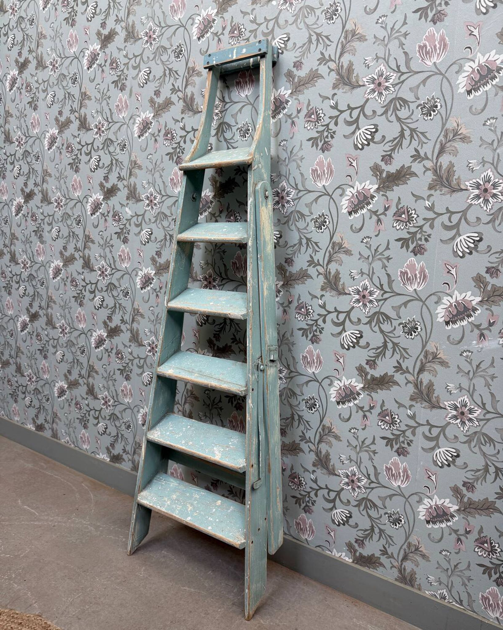 Escabeau ancien patiné rénové