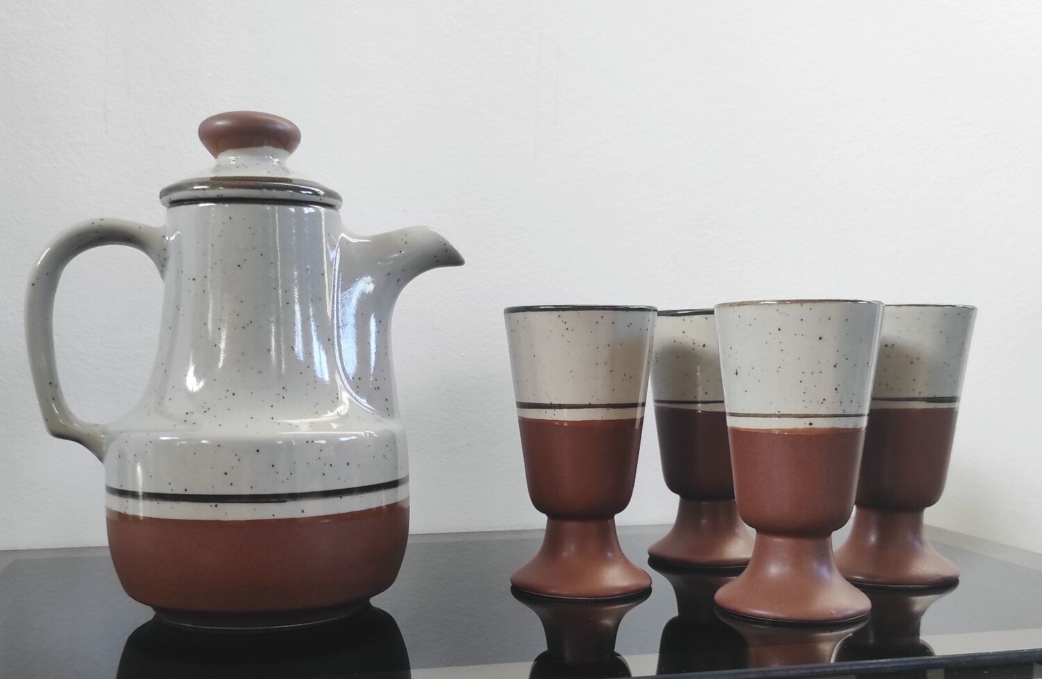 Vintage ceramic set – Jug & 4 footed glasses 70s - Korea