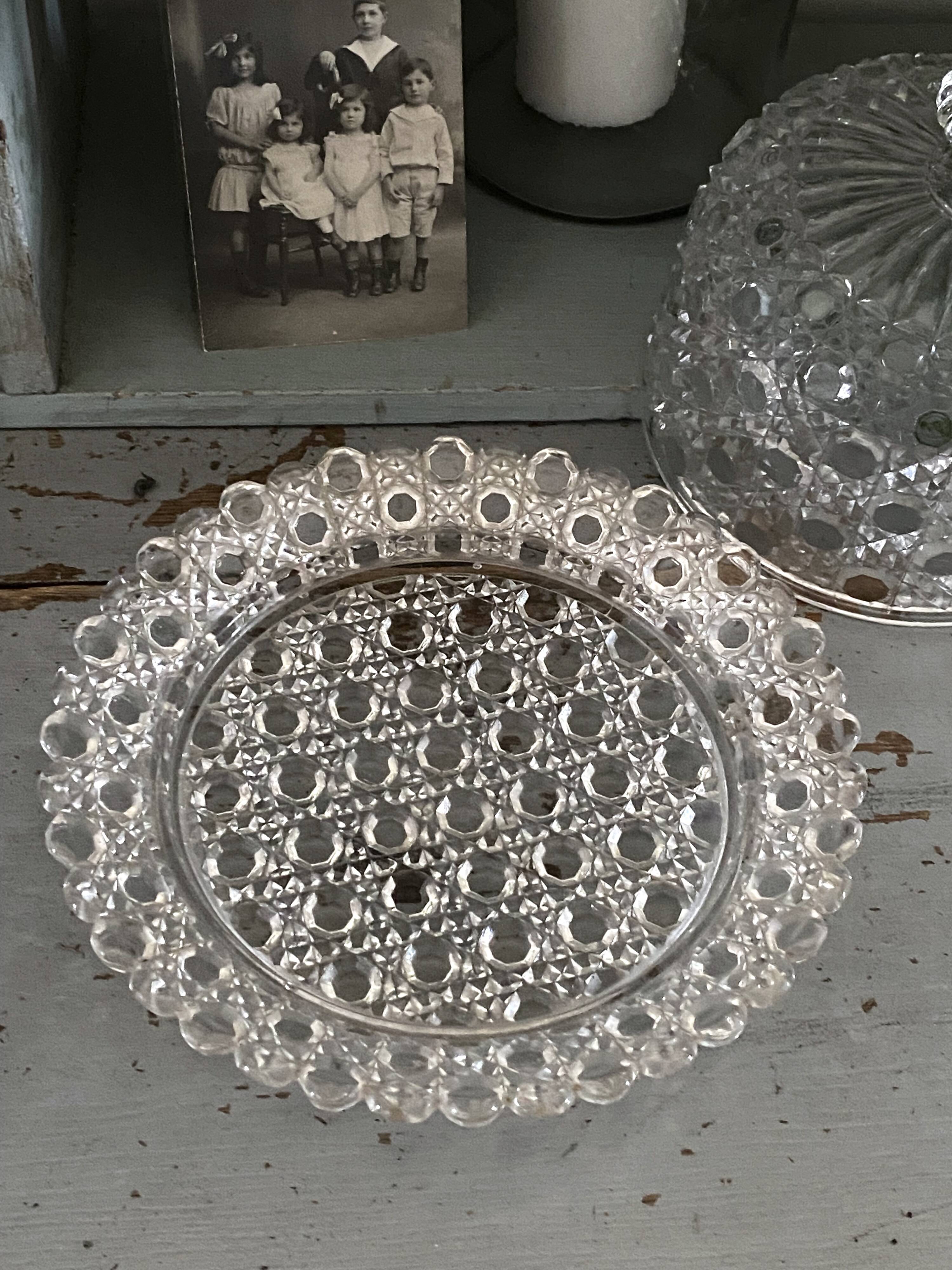 Cloche à patisserie, fromage en verre ciselé