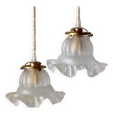 Deux suspensions tulippes vintage en verre moulé