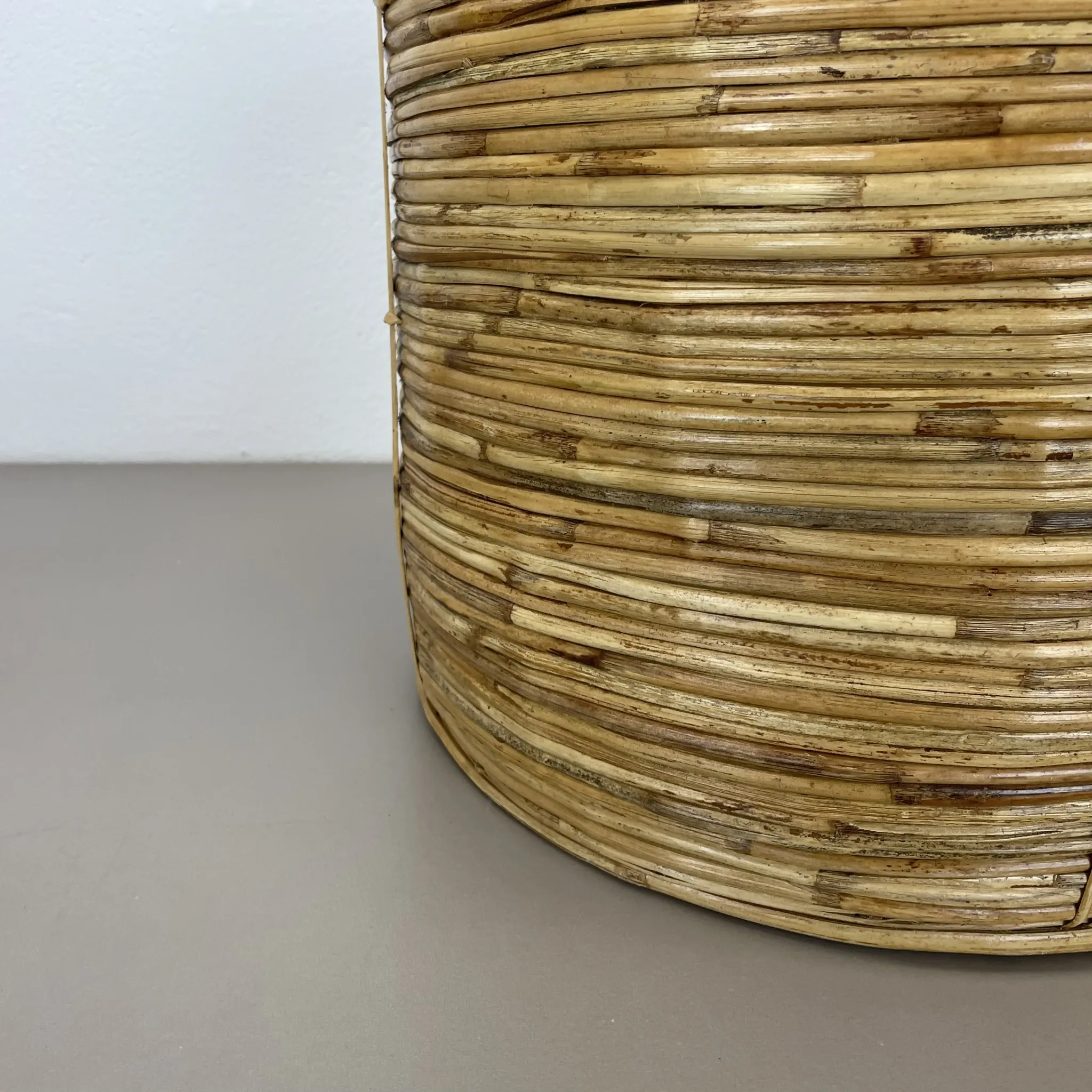 xl 31 cm, rare rattan and brass waste basket in the Crespi-Albini style, Italy 1970