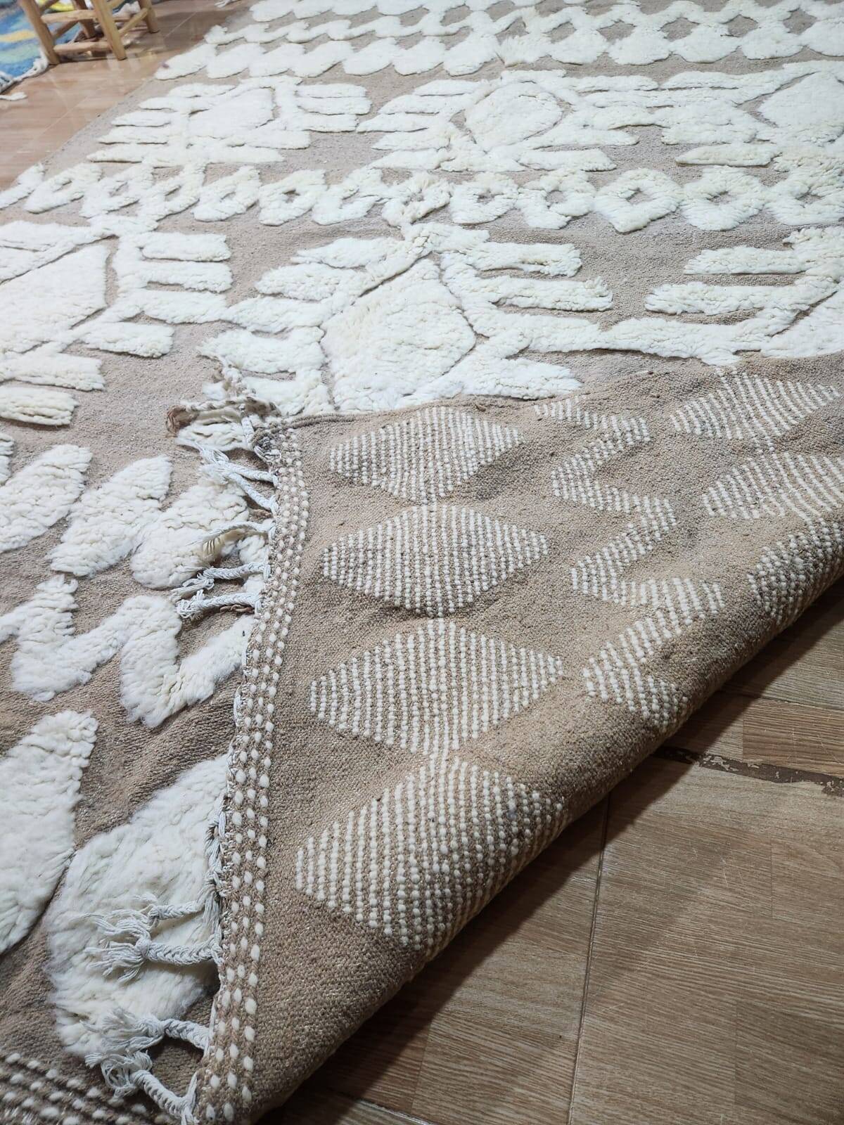 Berber rug with natural geometric patterns 3*2m