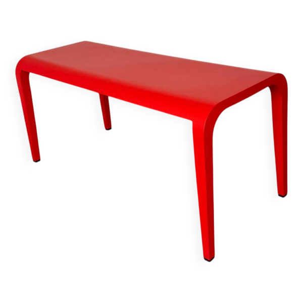 Table d'appoint moderne italienne rouge Laleggera par Ricardo Blumer pour Alias — Beyit