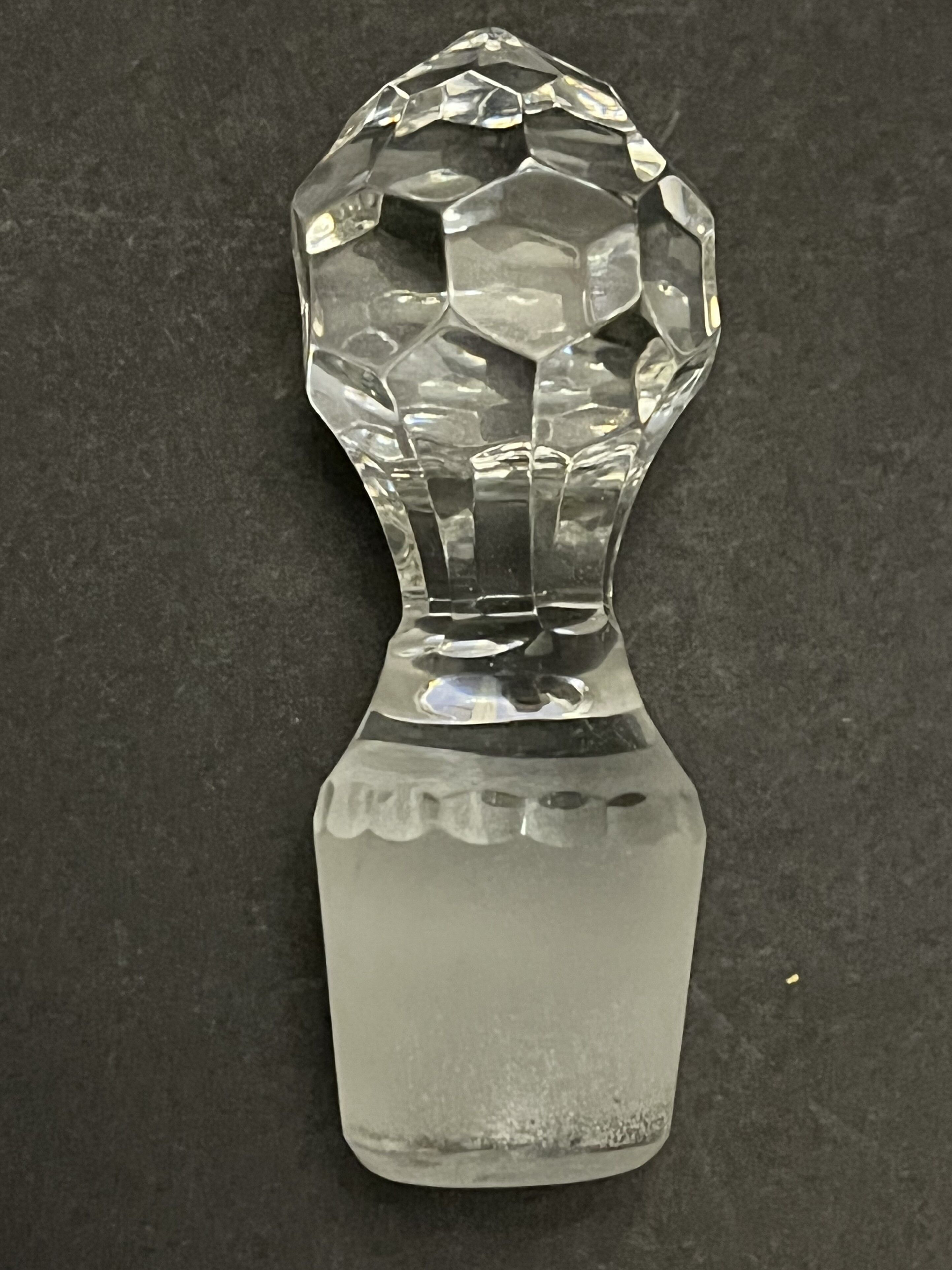 Small carafe in cut crystal