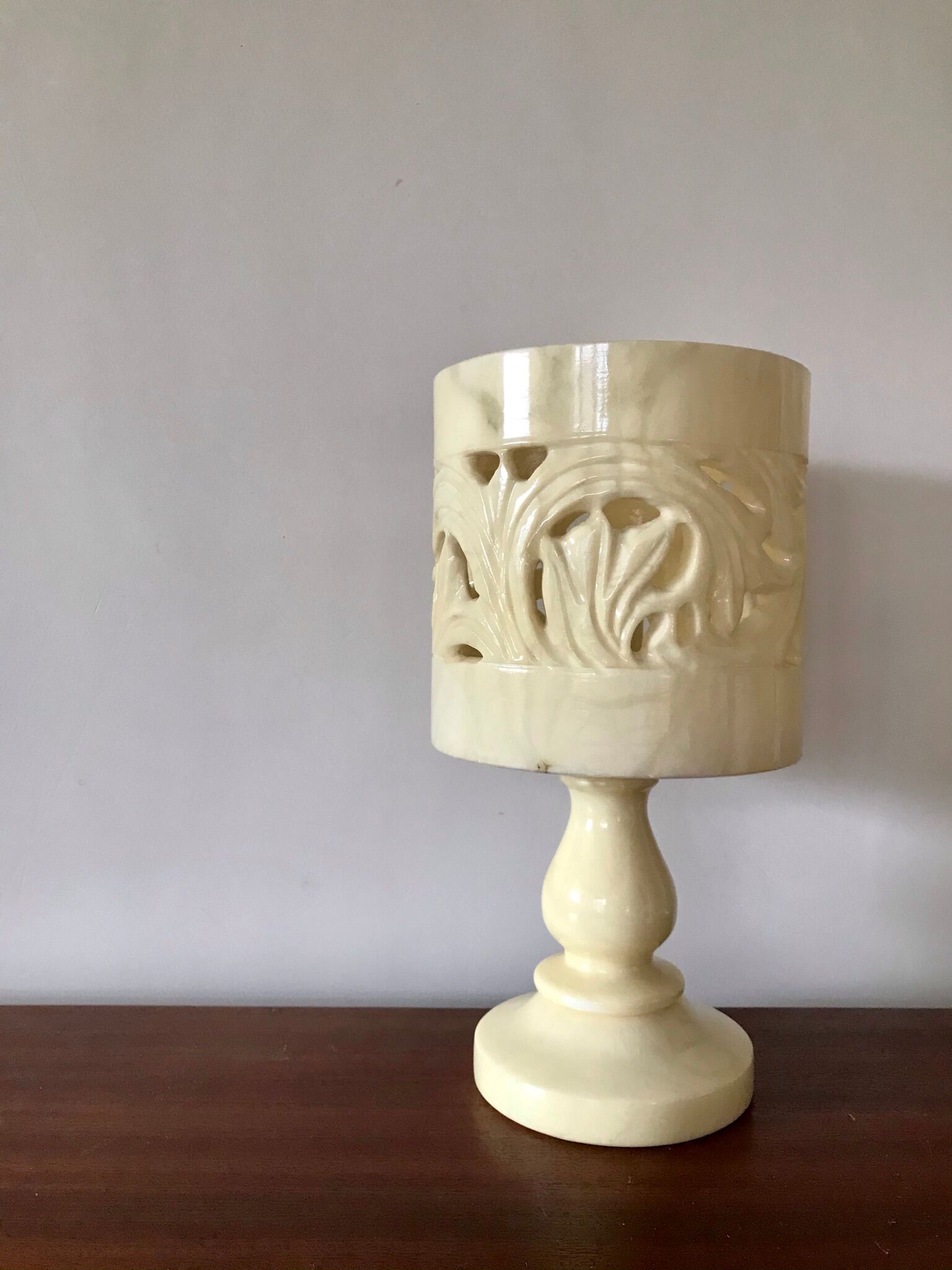 Fauteuil simili cuir noir 1970