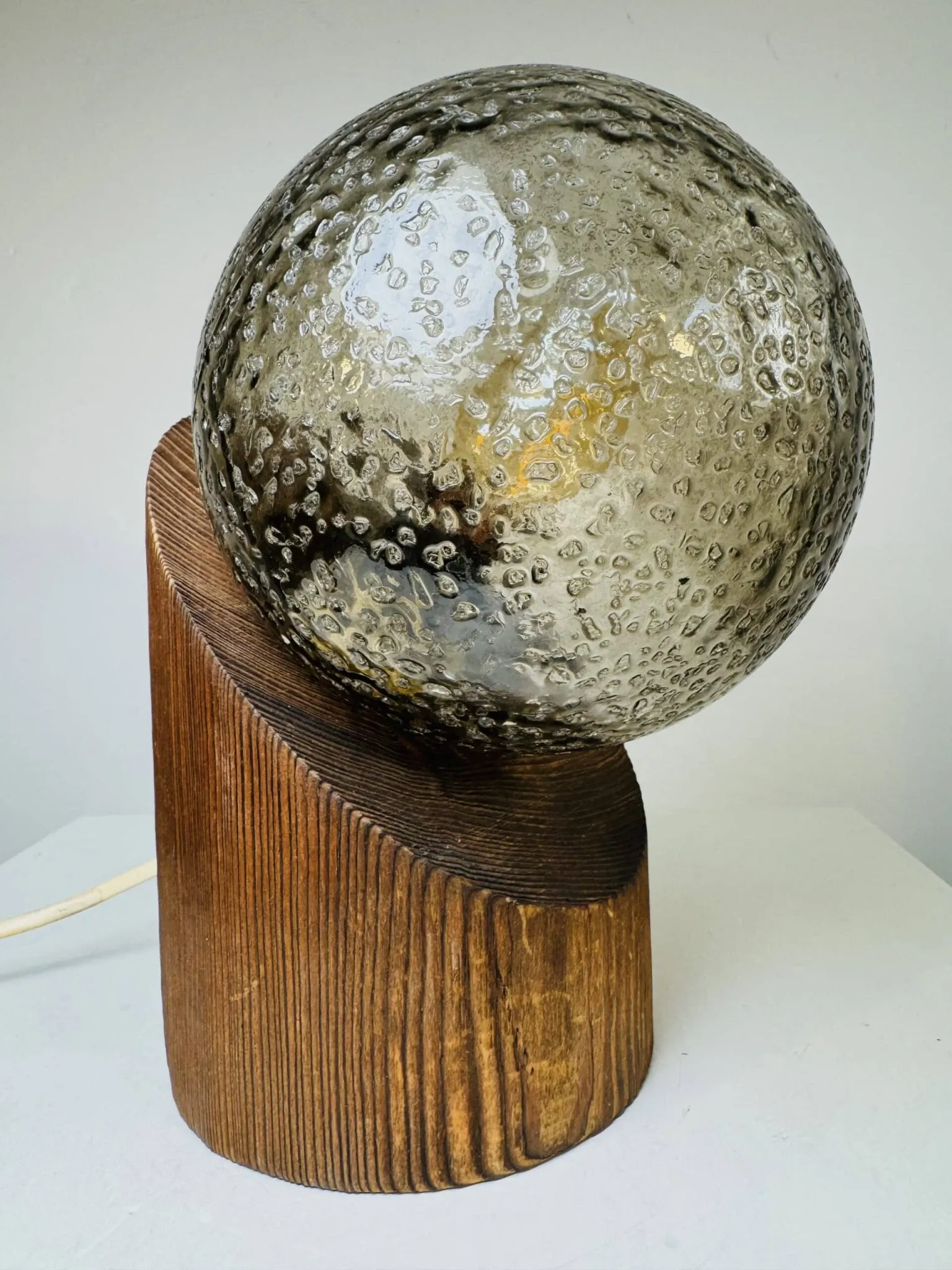 Lampe de table sphérique par Hustadt Leuchten, Allemagne, vers les années 1970.