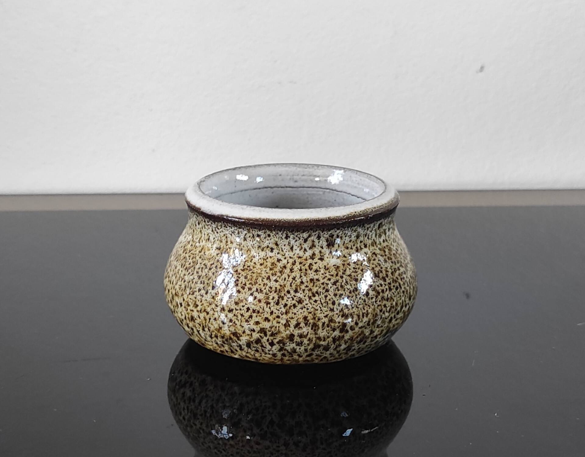 Petit pot vintage en grès émaillé scandinave