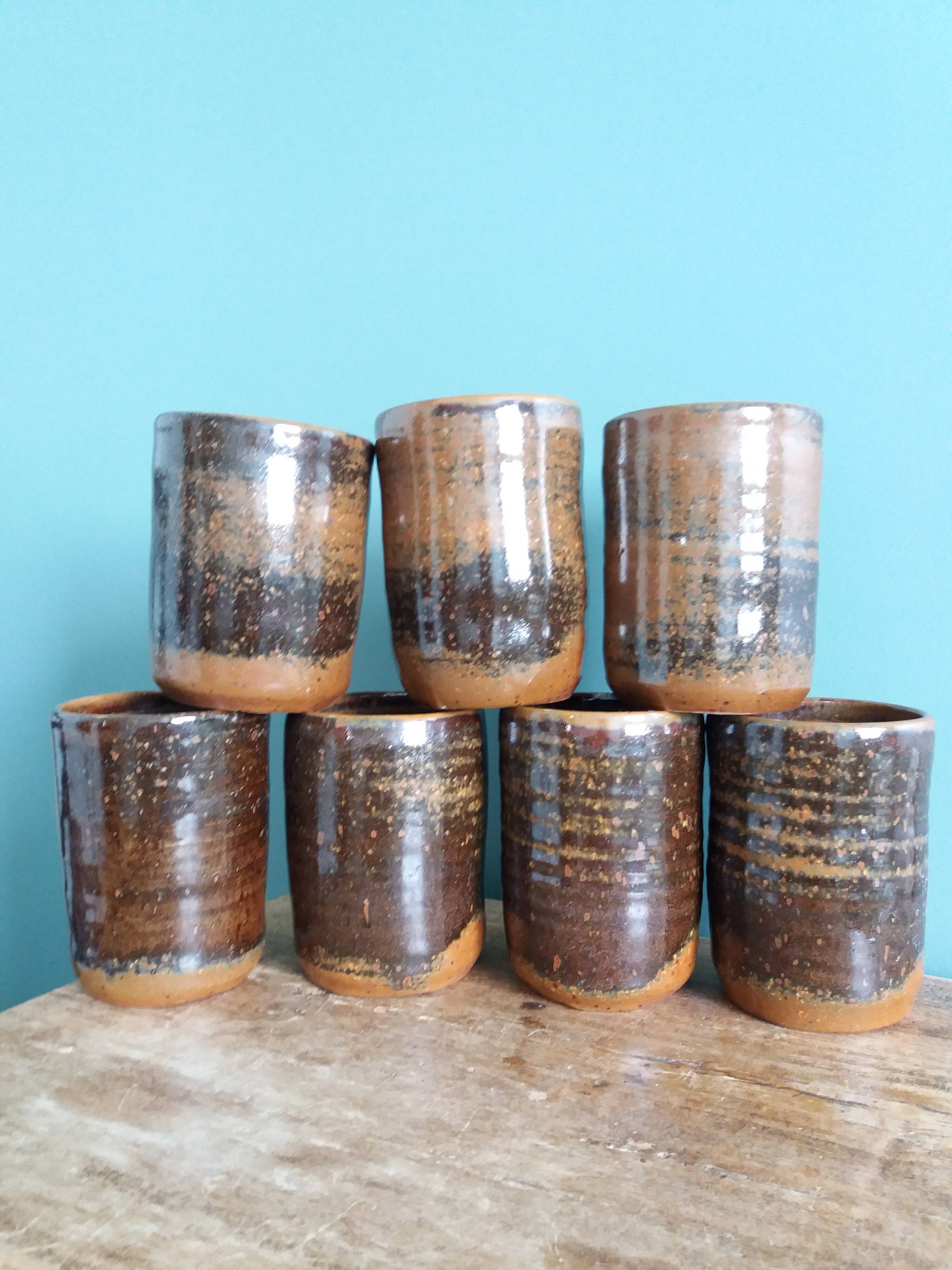 Tasses verres en grès artisanal, signés, Abbaye de Fontgombault