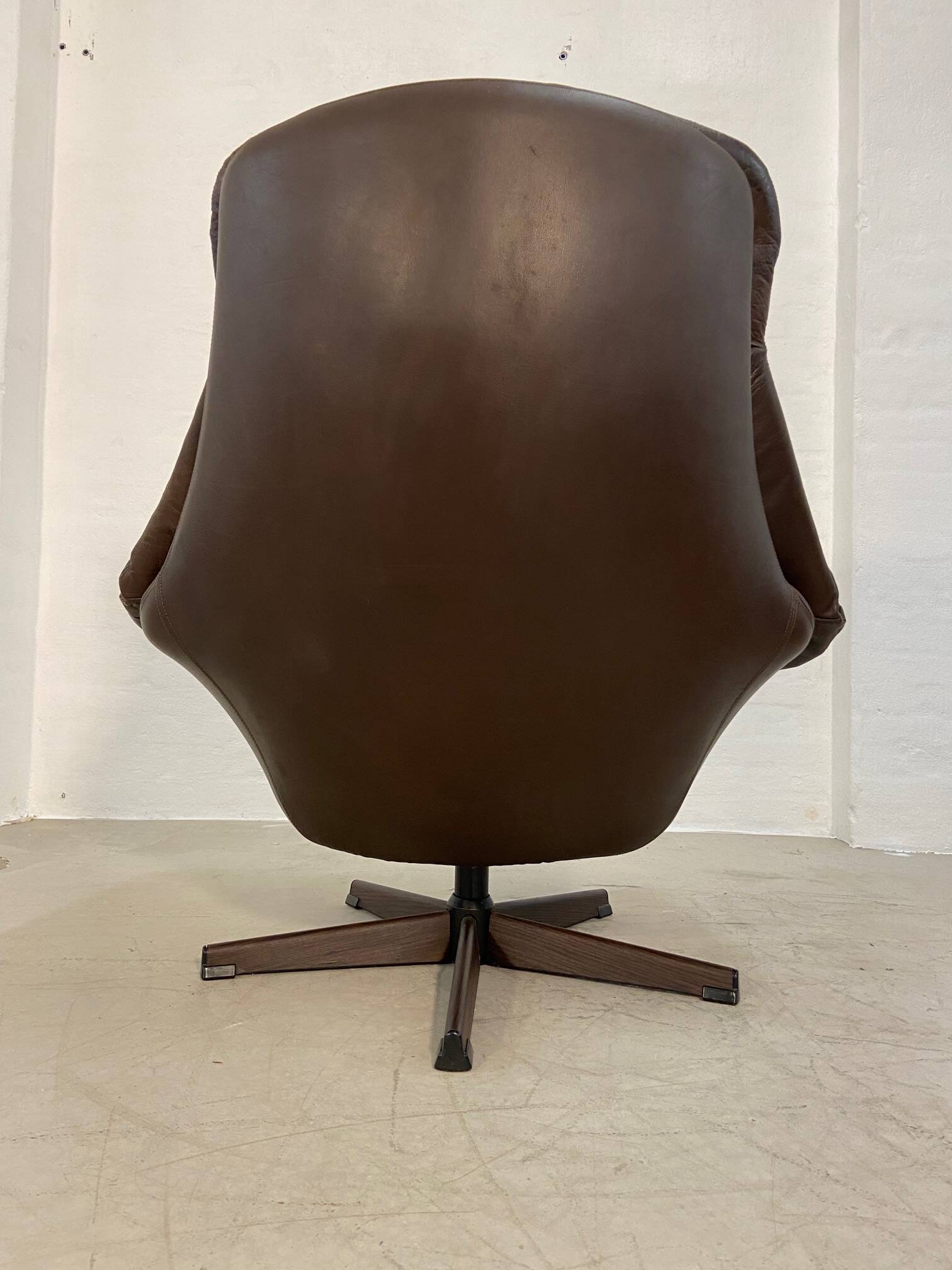 Vintage danish mid century leather swivel egg chair by bramin 1960,s