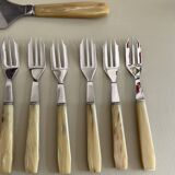 Set of 12 dessert forks and pie server in brown case