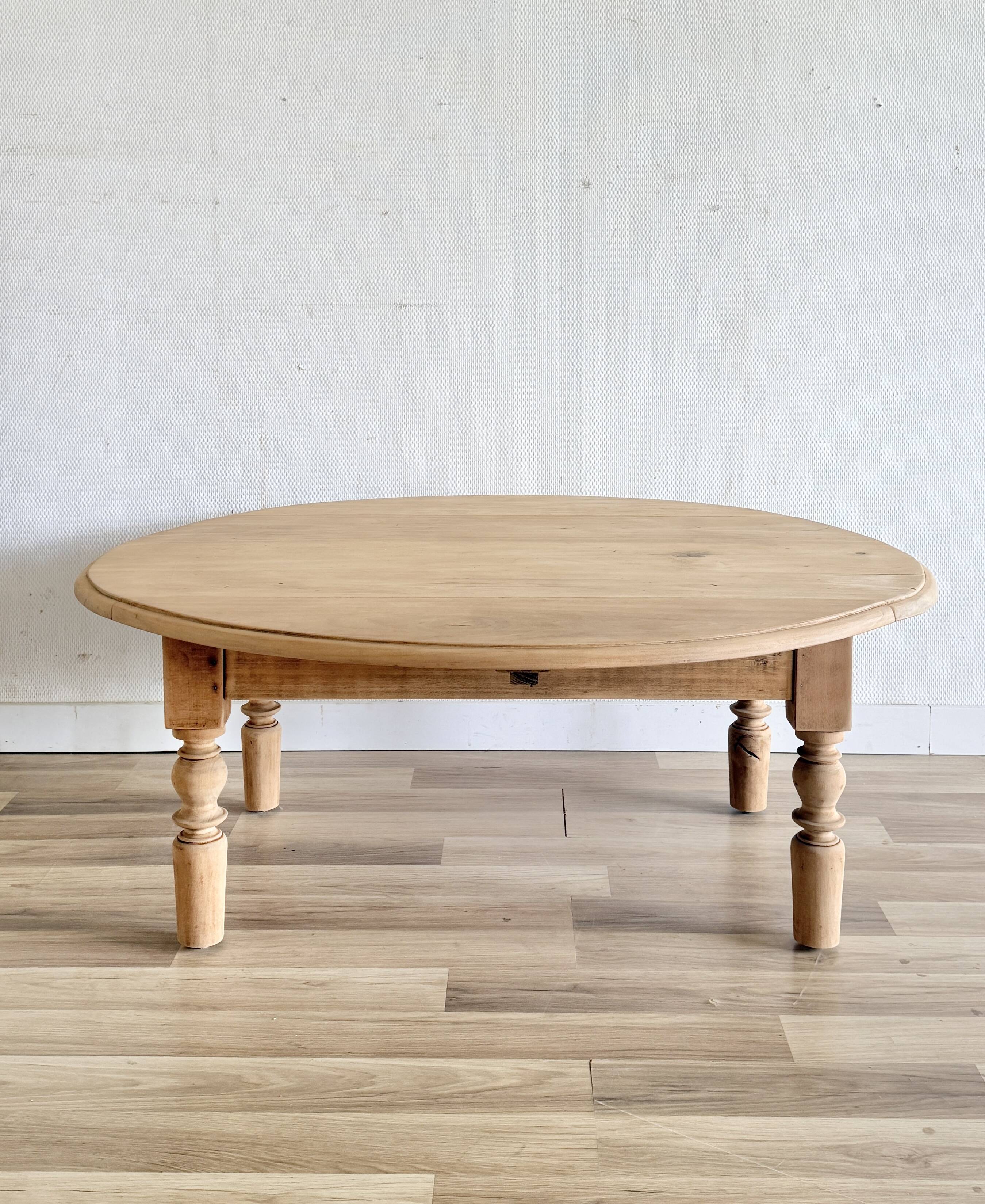 Folding coffee table