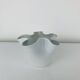 Vase mouchoir en verre blanc vintage