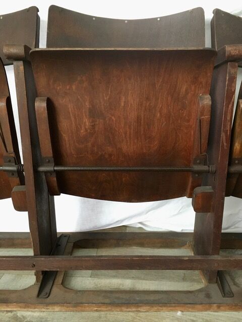 Rangée de 3 fauteuils de cinéma anciens