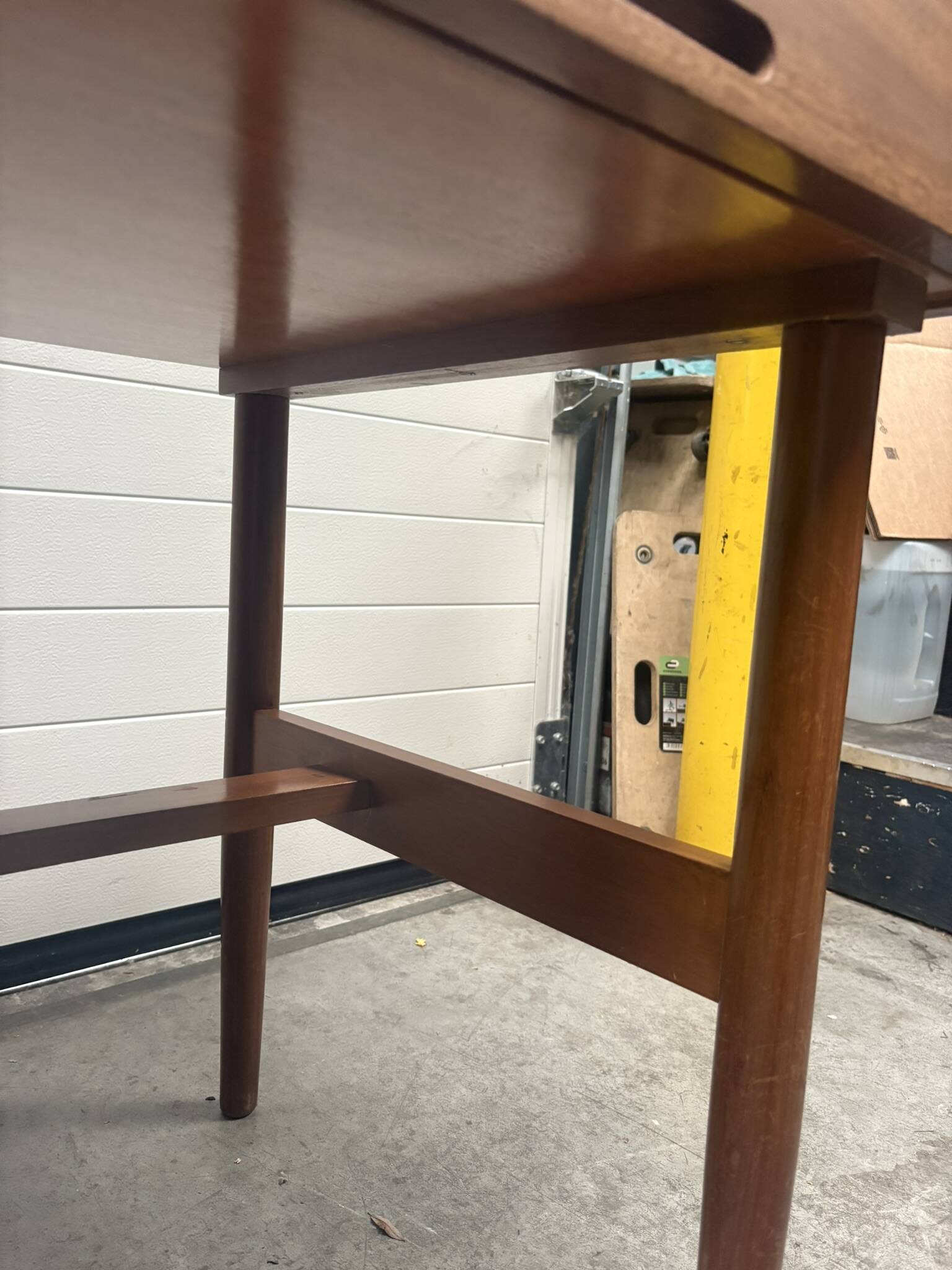 Bureau Scandinave midcentury à caisson et finition acajou