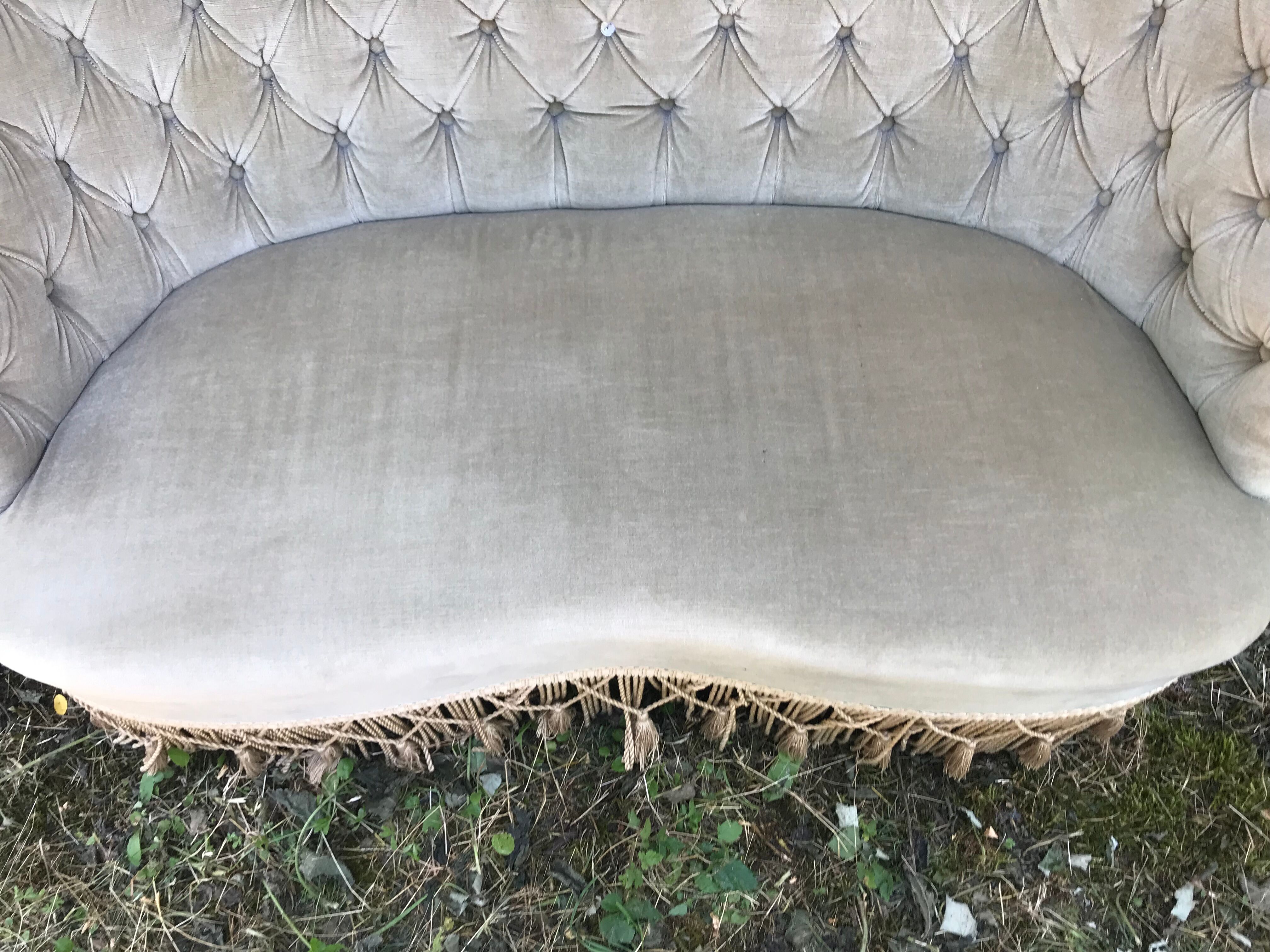 Napoleon III toad sofa