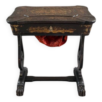 Meuble nécessaire de couture Napoléon III en bois noirci, XIXe Siècle
