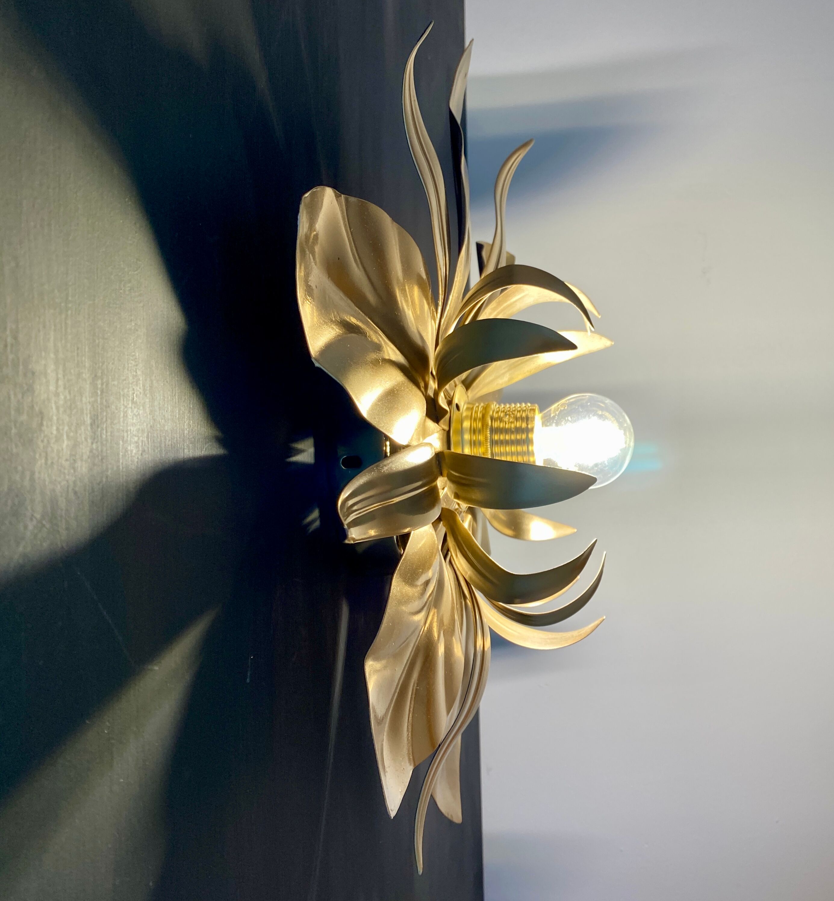 Vintage wall lamp golden leaves