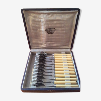 Coffret couverts ancien pour poissons, huîtres