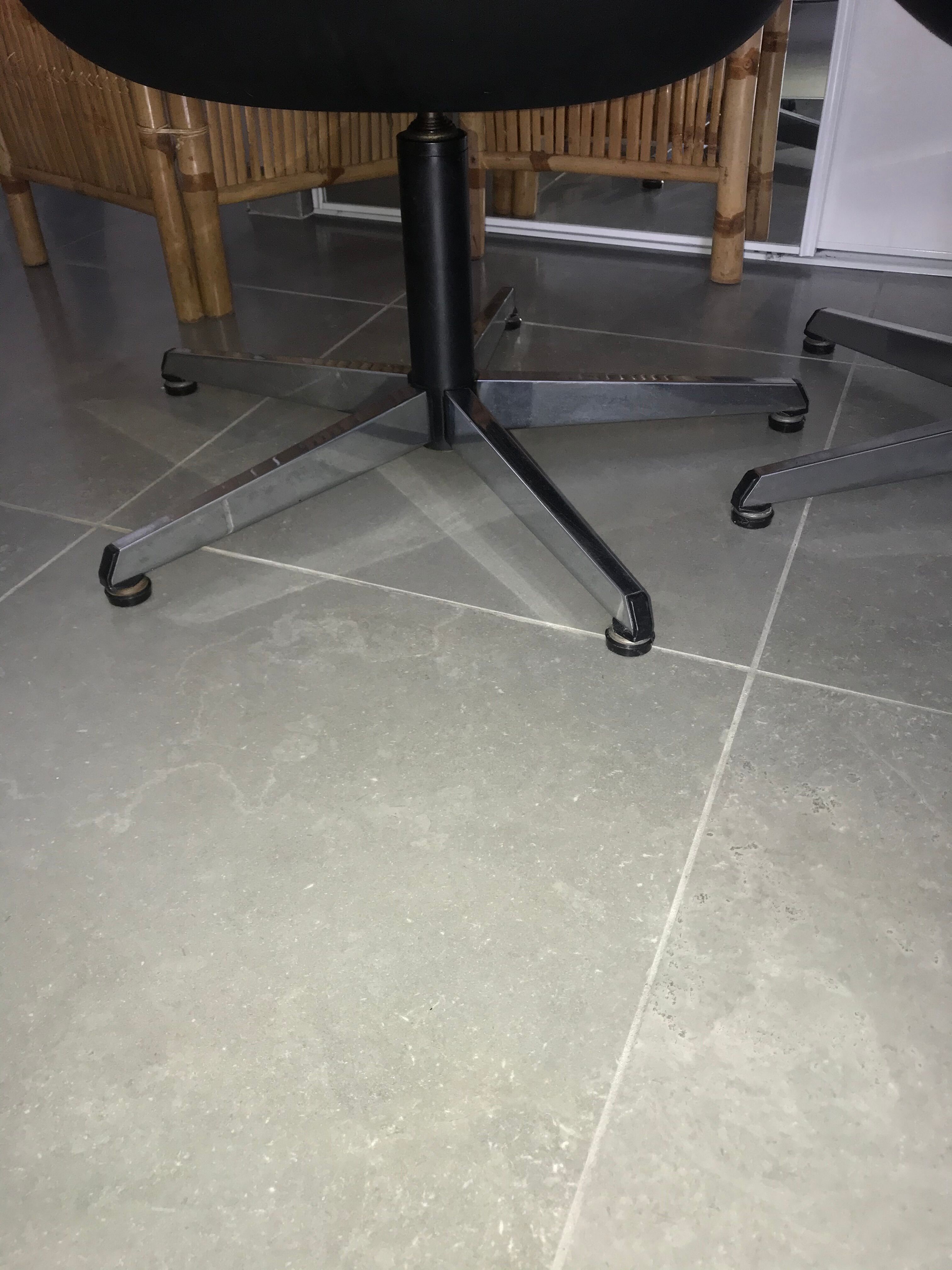 Paire de fauteuils de bureau pivotant orange année 70