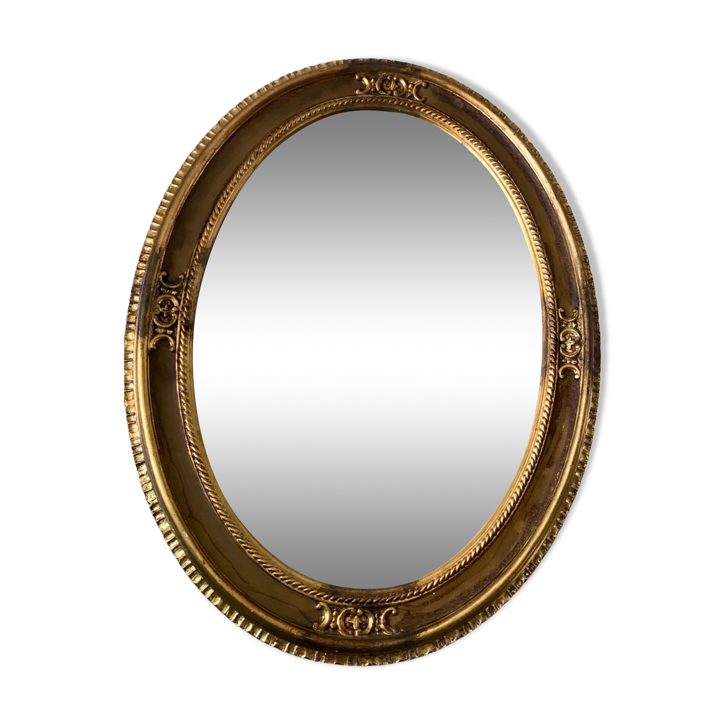 Grand miroir oval en stuc doré vintage