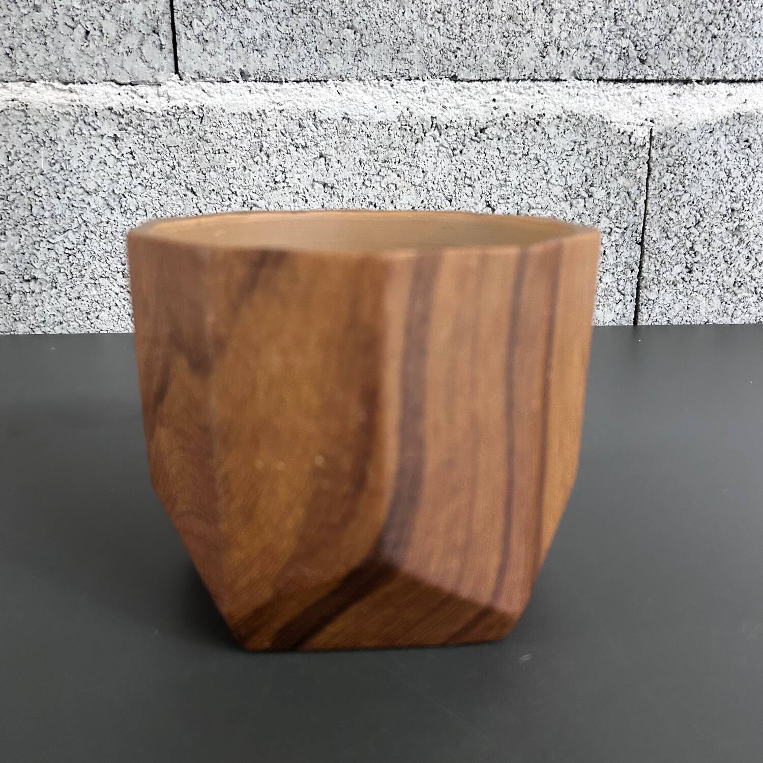 Ceramic flowerpot with wood decor