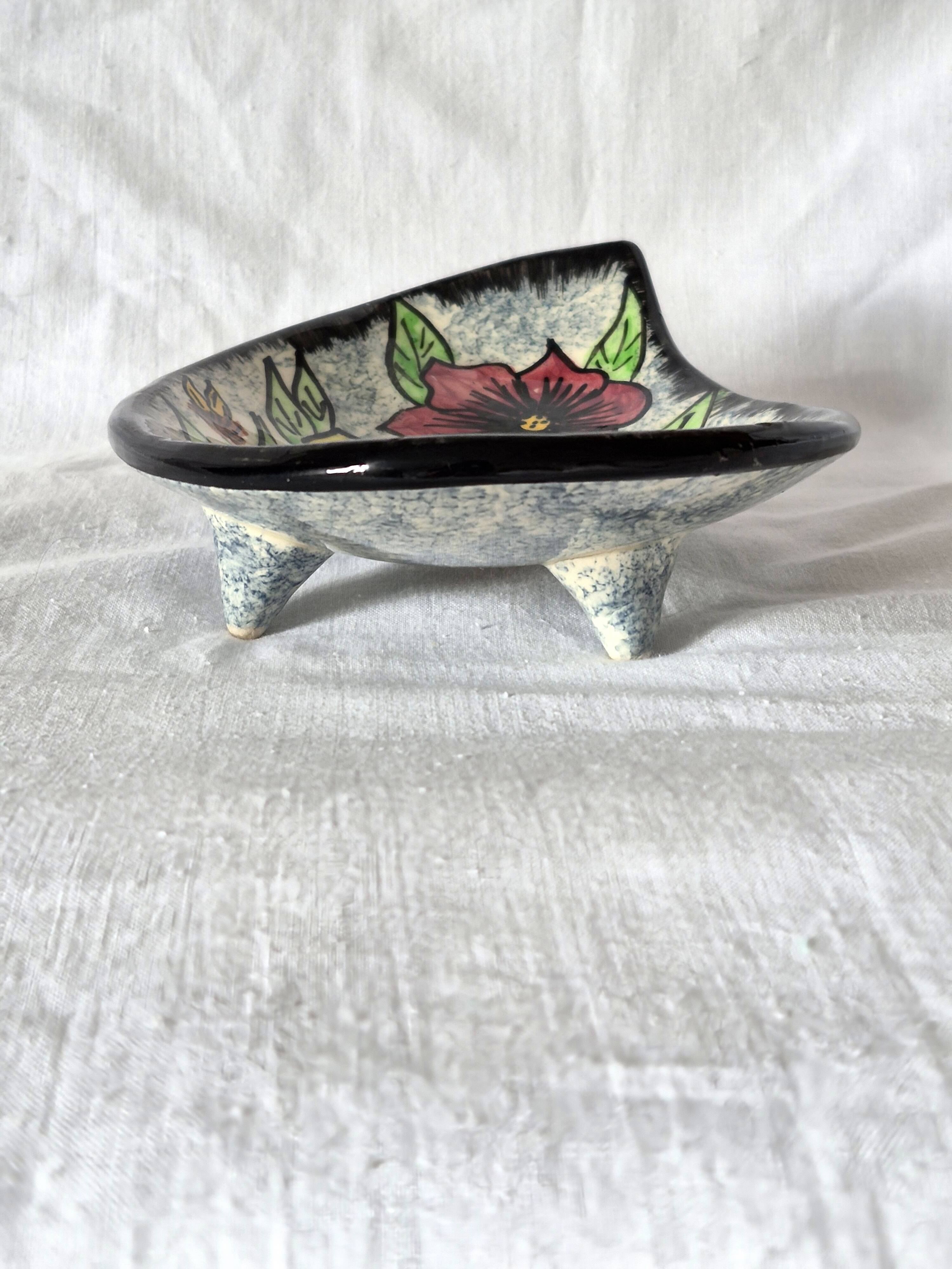 Vallauris empty pocket bowl A554