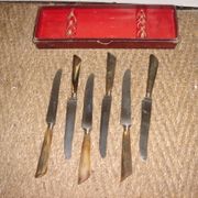 6 couteaux en corne de 1960