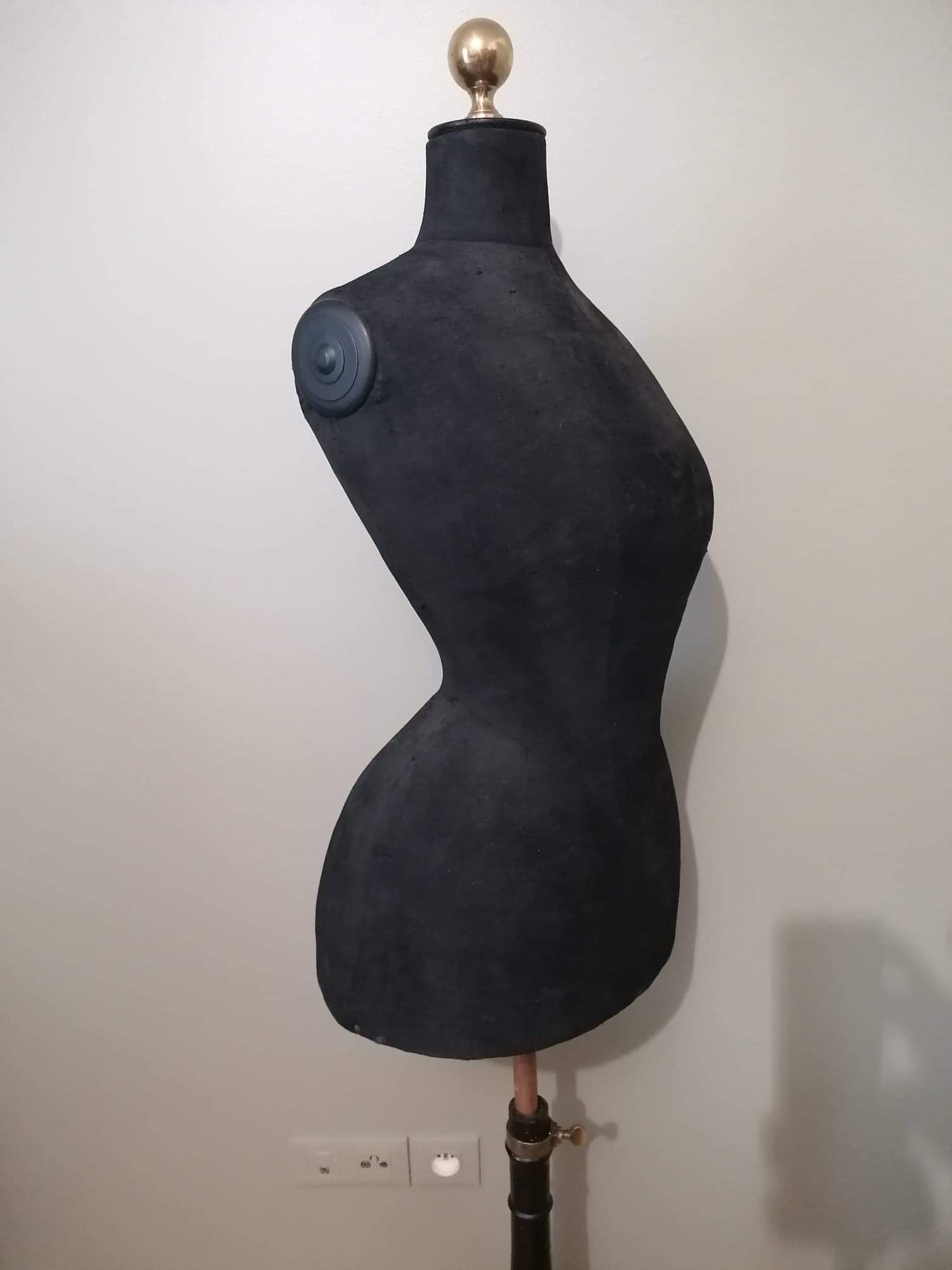 Old bust of seamstress called "wasp size"