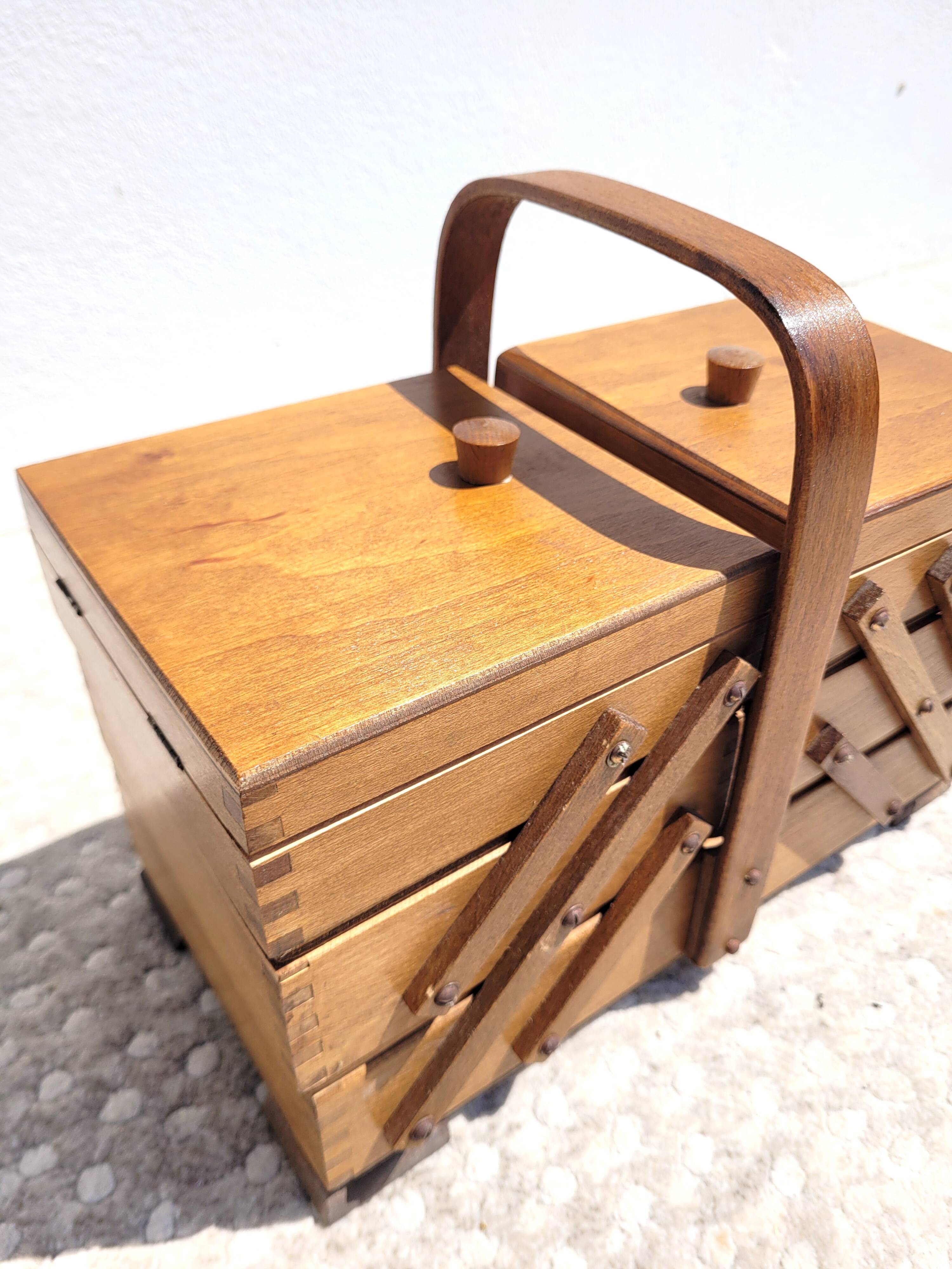 Worker to stand or sewing box 1960